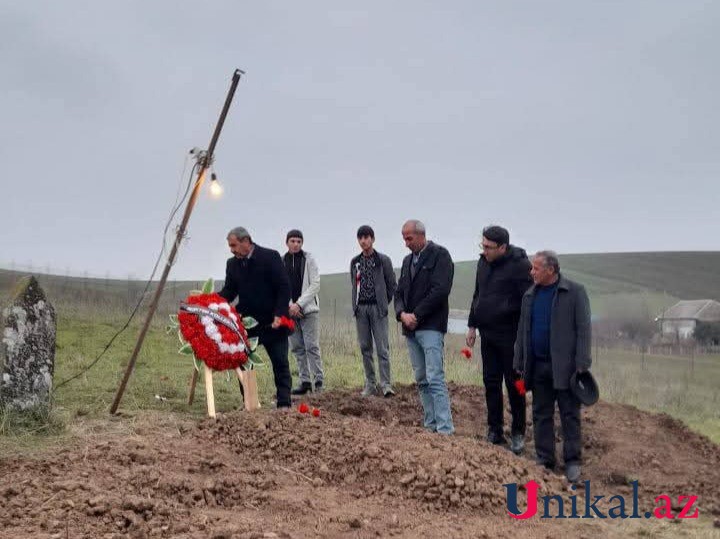 Təyyarə qəzasında ölən Qoşqarın məzarından FOTOLAR